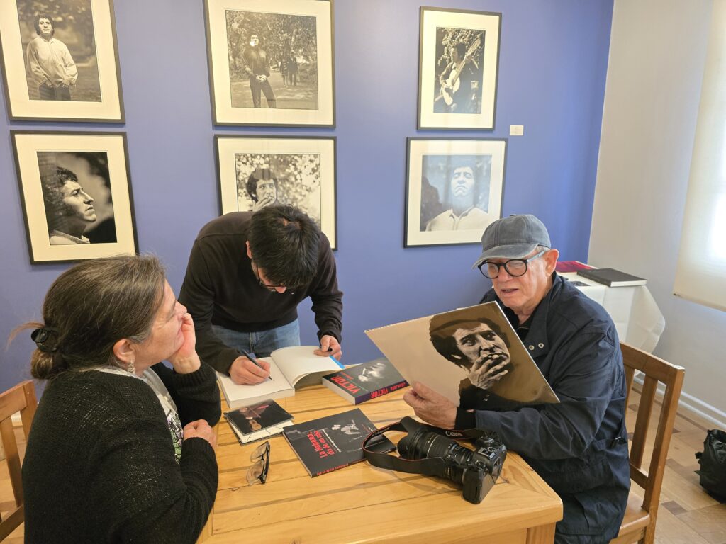 silvio rodriguez en chile junto a amanda jara 